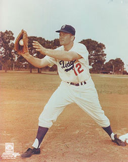 Mickey Mantle, joined by Roger Maris, tosses first pitch 